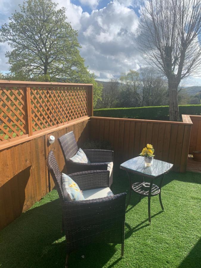Swansea Log Cabin Pontardawe Exterior foto