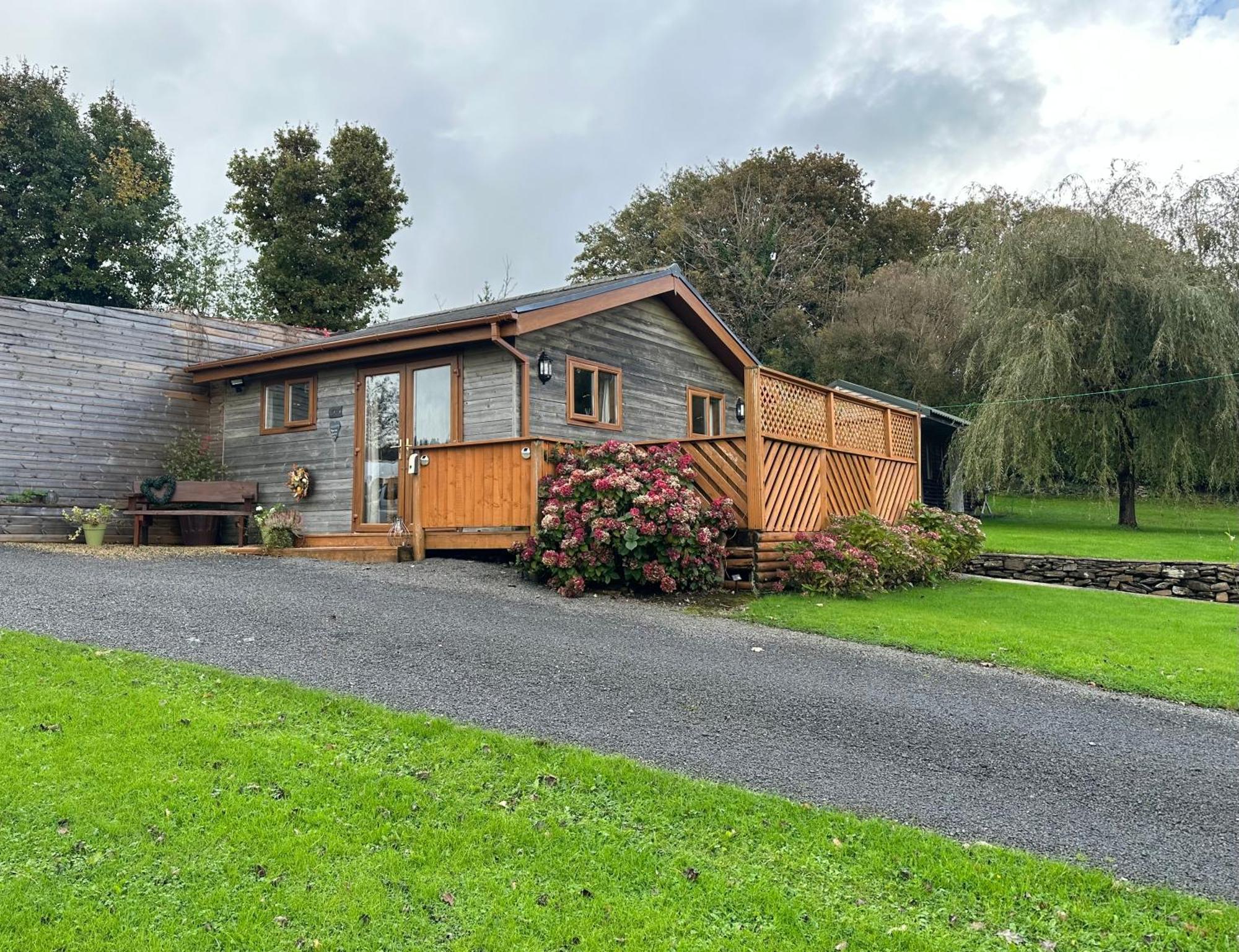 Swansea Log Cabin Pontardawe Exterior foto